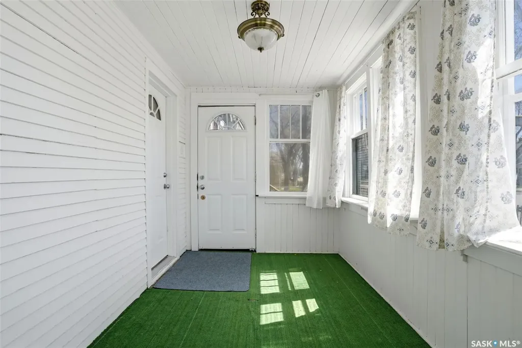 1206 Victoria Avenue Regina SK S4P 0N9