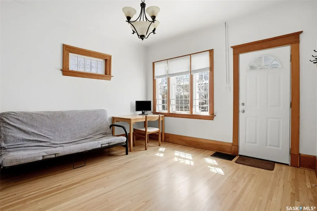 1206 Victoria Avenue Regina SK S4P 0N9