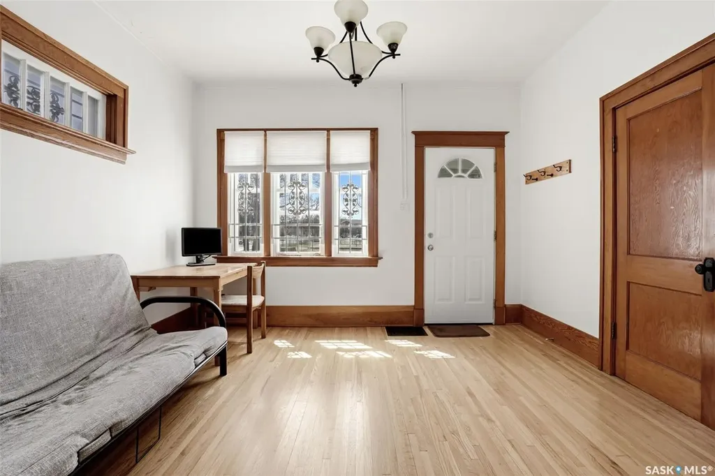 1206 Victoria Avenue Regina SK S4P 0N9