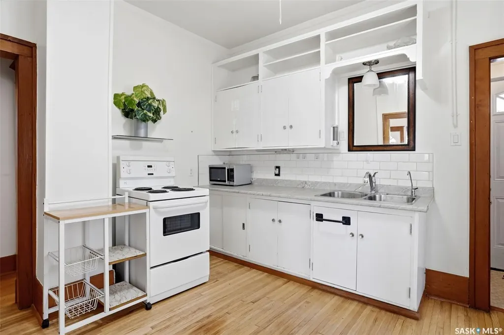 1206 Victoria Avenue Regina SK S4P 0N9
