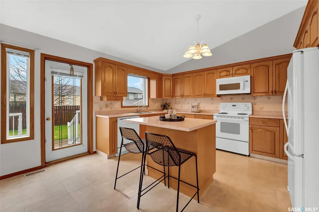 735 Fairbrother Avenue Saskatoon SK S7S 1H8