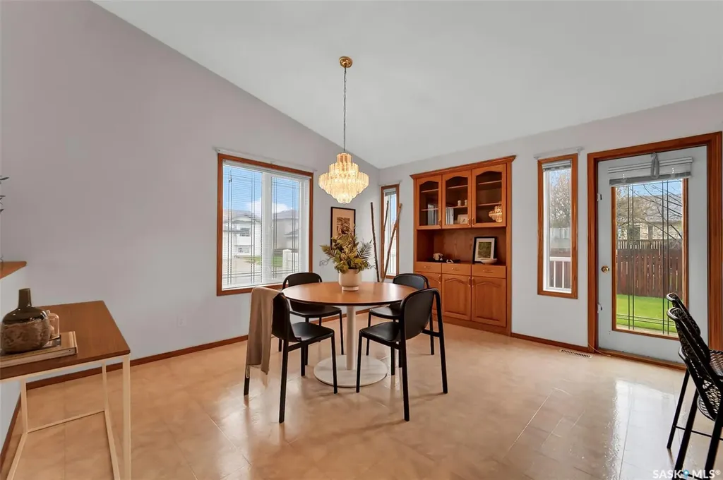 735 Fairbrother Avenue Saskatoon SK S7S 1H8