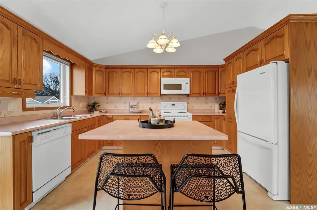 735 Fairbrother Avenue Saskatoon SK S7S 1H8