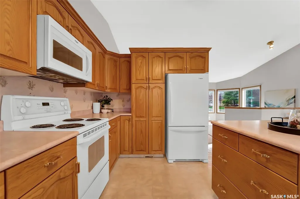 735 Fairbrother Avenue Saskatoon SK S7S 1H8