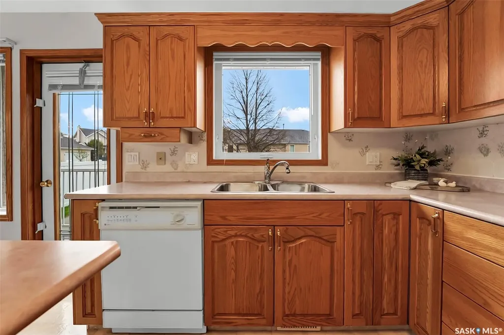 735 Fairbrother Avenue Saskatoon SK S7S 1H8