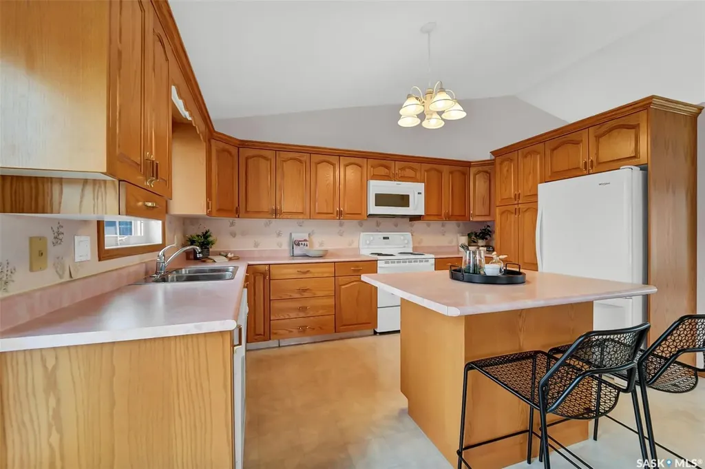 735 Fairbrother Avenue Saskatoon SK S7S 1H8