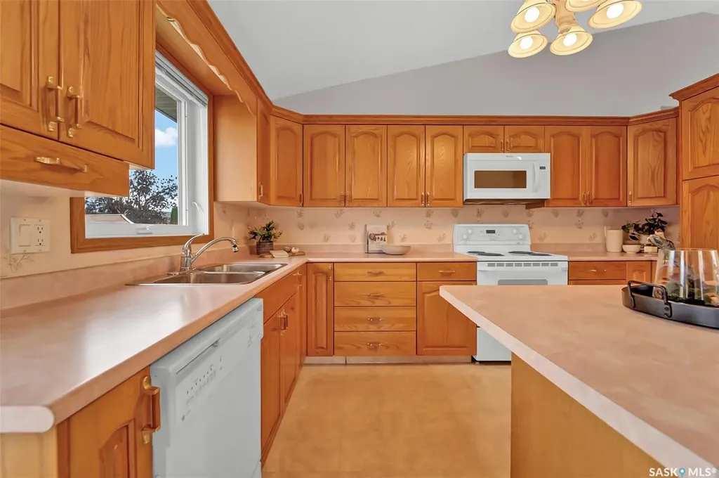 735 Fairbrother Avenue Saskatoon SK S7S 1H8