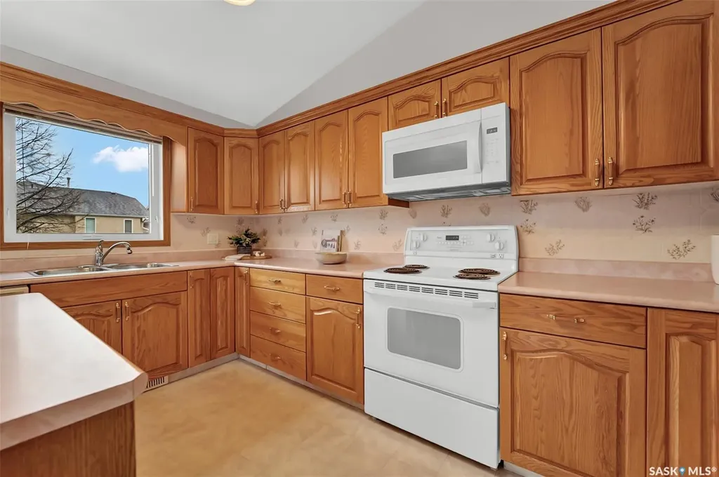 735 Fairbrother Avenue Saskatoon SK S7S 1H8