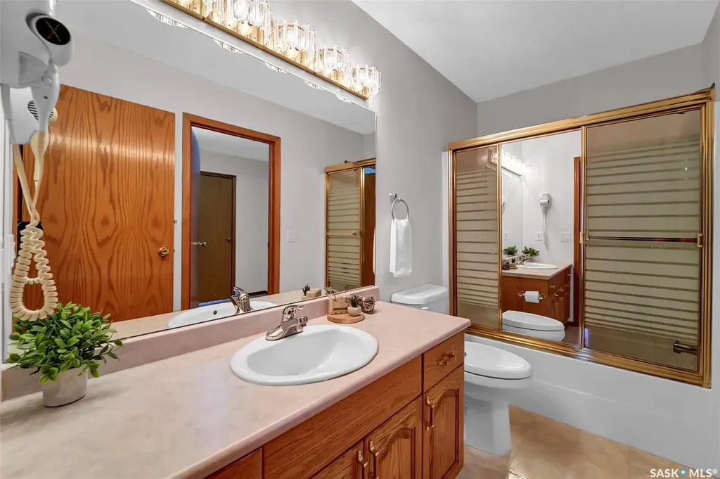 735 Fairbrother Avenue Saskatoon SK S7S 1H8