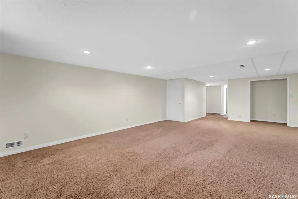 735 Fairbrother Avenue Saskatoon SK S7S 1H8