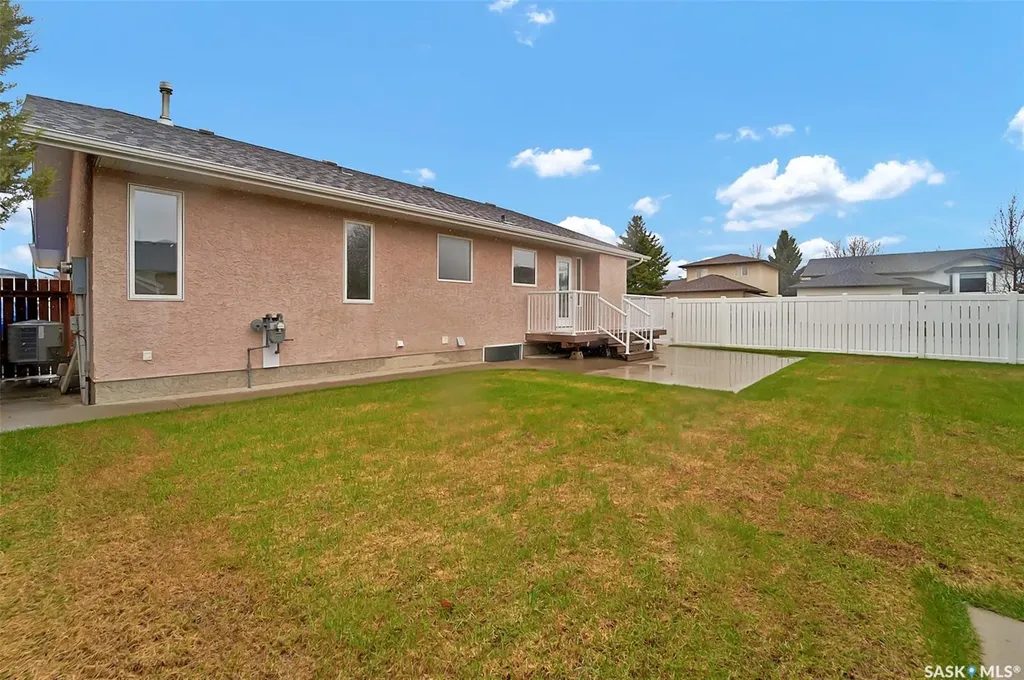 735 Fairbrother Avenue Saskatoon SK S7S 1H8