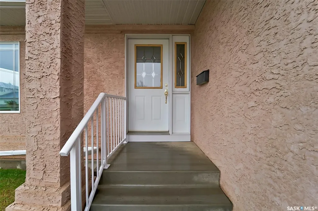 735 Fairbrother Avenue Saskatoon SK S7S 1H8
