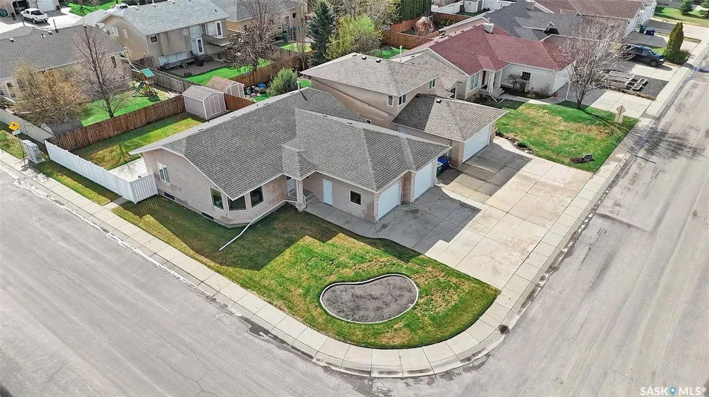 735 Fairbrother Avenue Saskatoon SK S7S 1H8