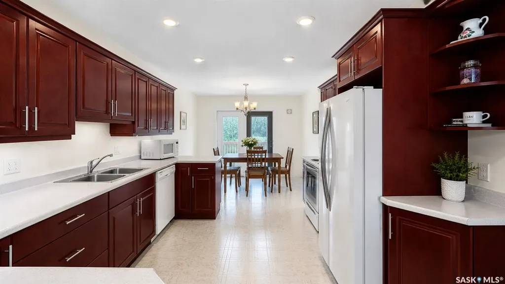 2419 Buhler Avenue North Battleford SK S9A 1R2