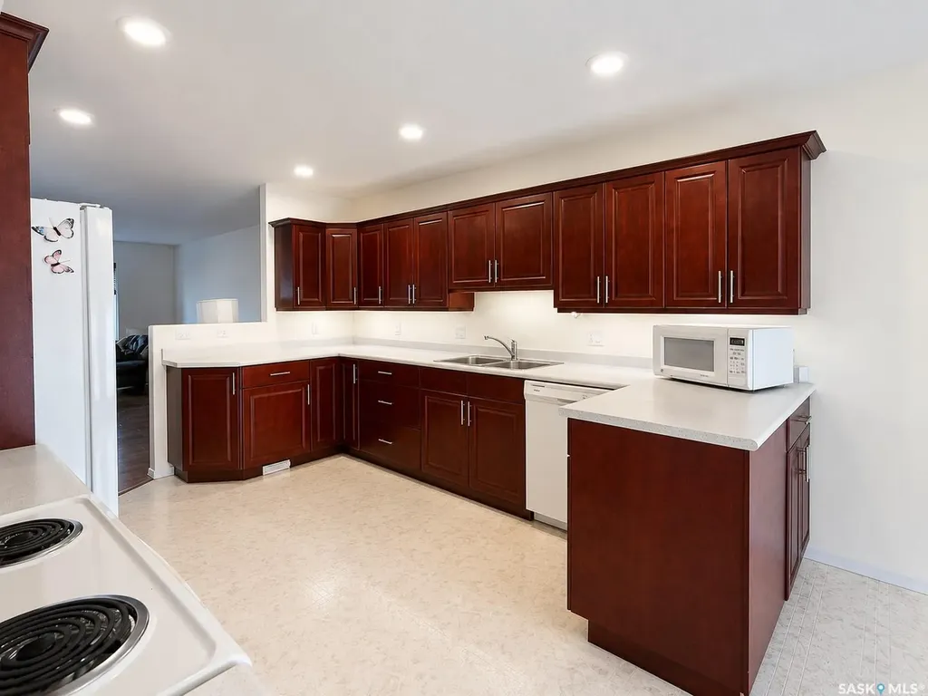2419 Buhler Avenue North Battleford SK S9A 1R2