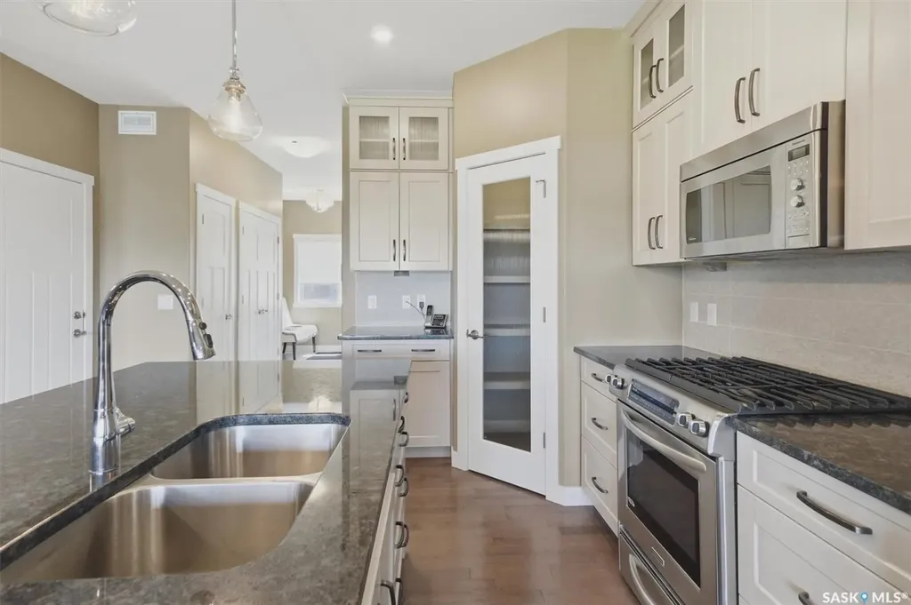 542 Pringle Crescent Saskatoon SK S7T 0W9