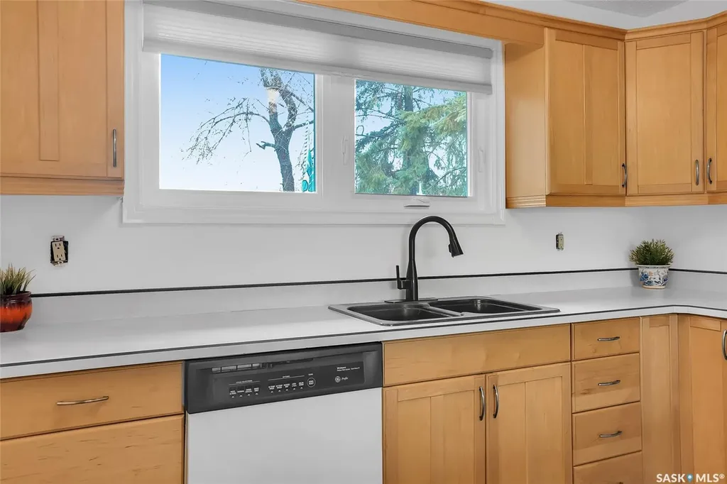 606 Wardlow Road Saskatoon SK S7M 4C9