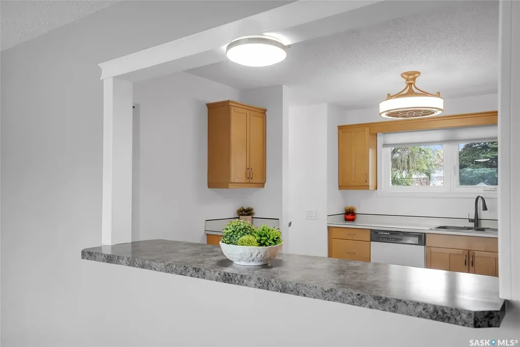 606 Wardlow Road Saskatoon SK S7M 4C9
