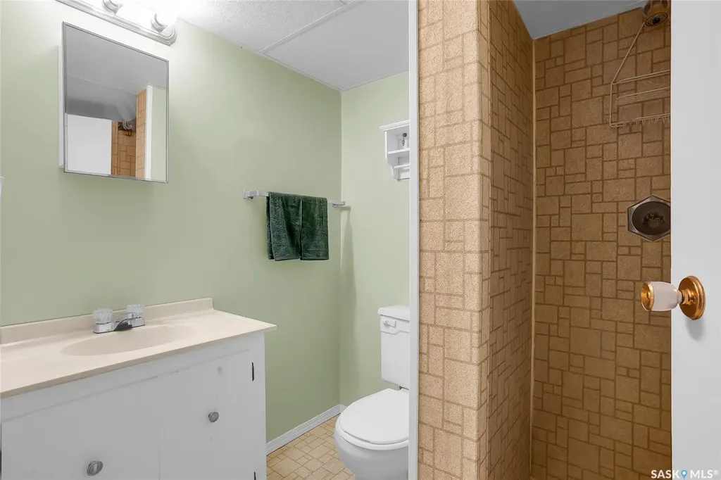 606 Wardlow Road Saskatoon SK S7M 4C9
