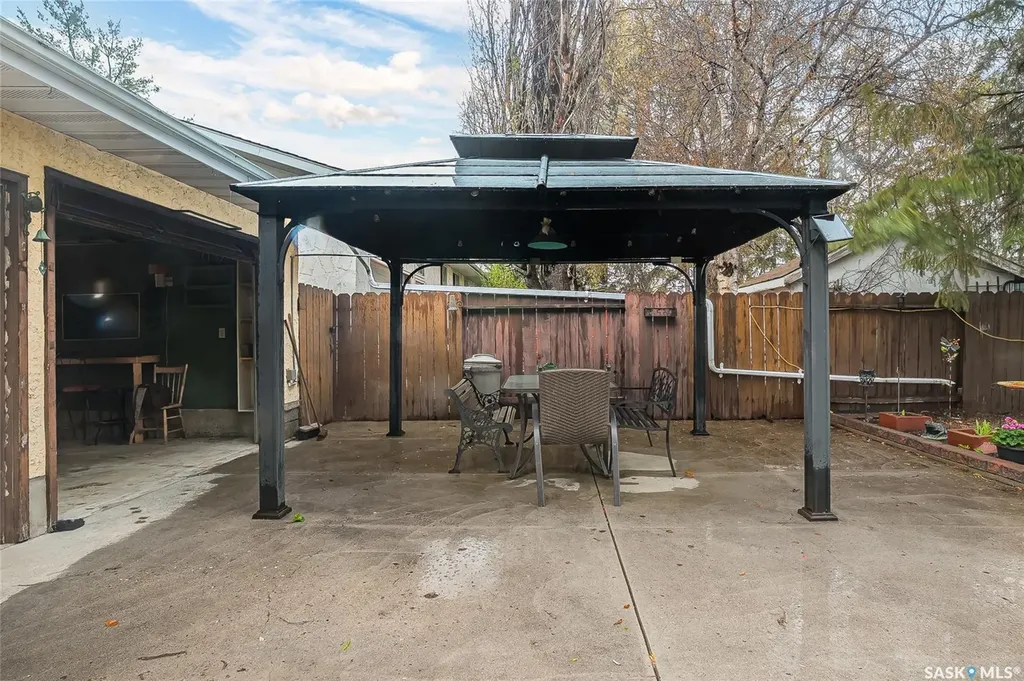 606 Wardlow Road Saskatoon SK S7M 4C9