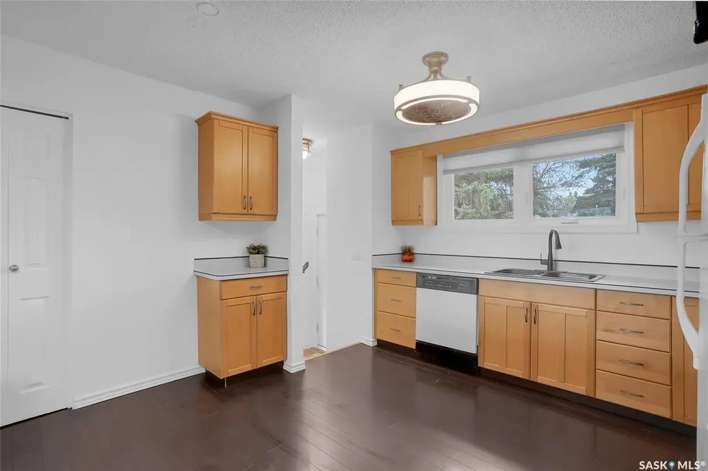 606 Wardlow Road Saskatoon SK S7M 4C9