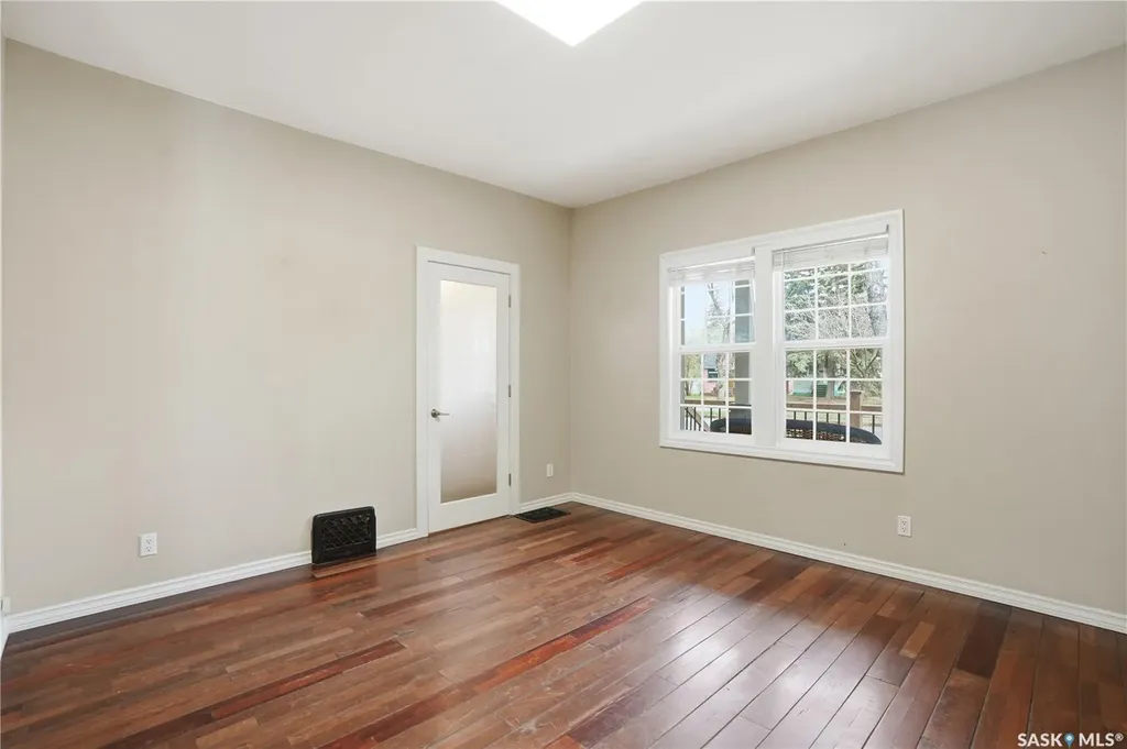 228 8th Street E Saskatoon SK S7H 0P3
