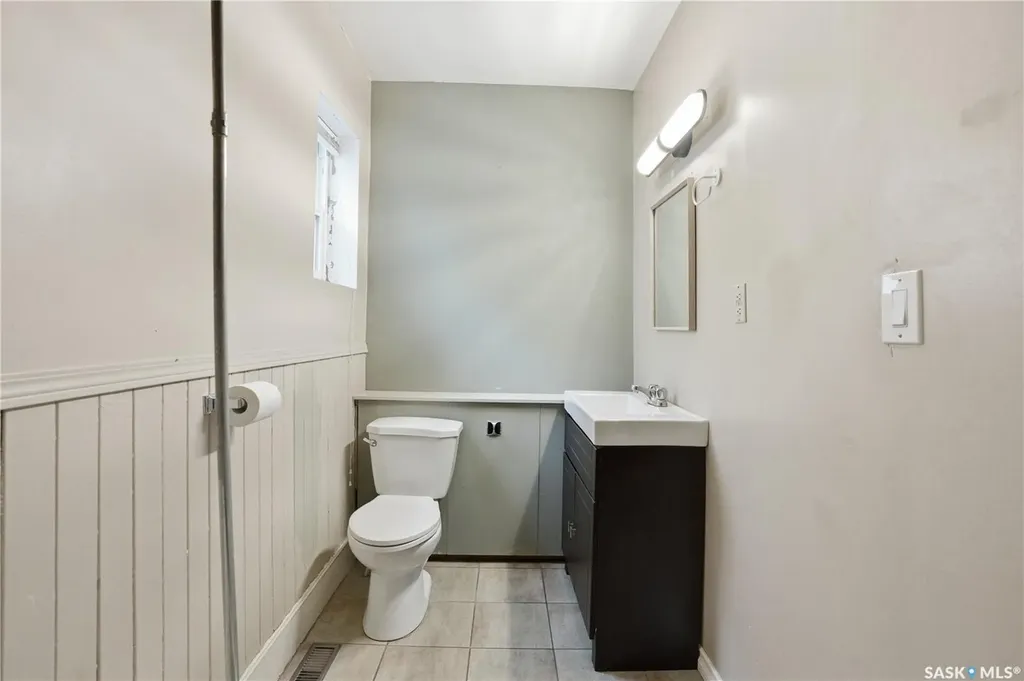 228 8th Street E Saskatoon SK S7H 0P3