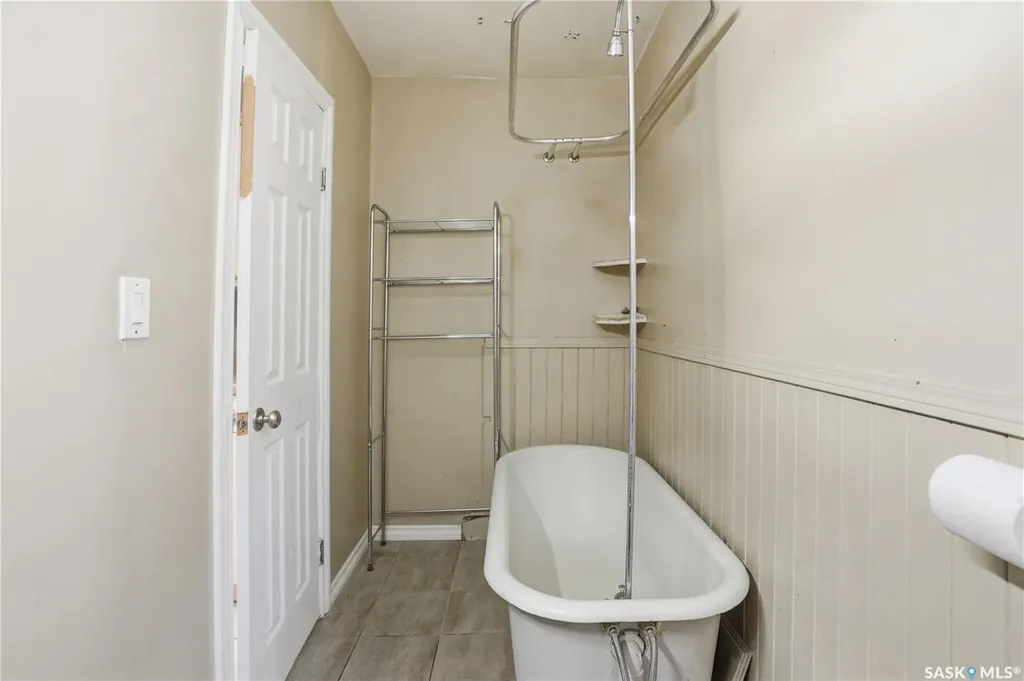 228 8th Street E Saskatoon SK S7H 0P3