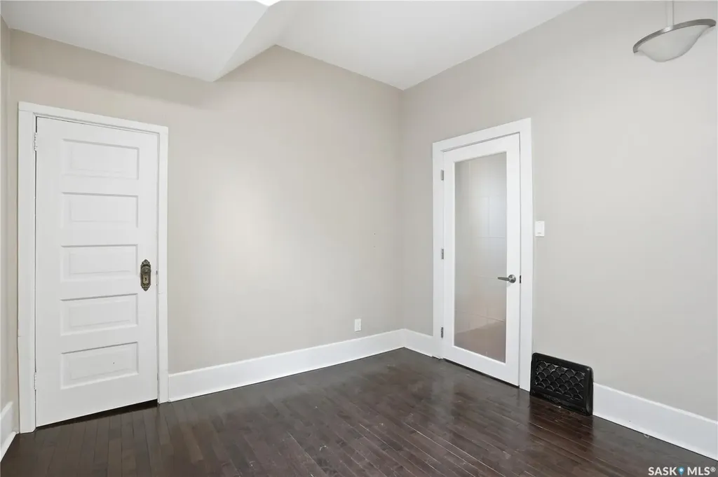 228 8th Street E Saskatoon SK S7H 0P3