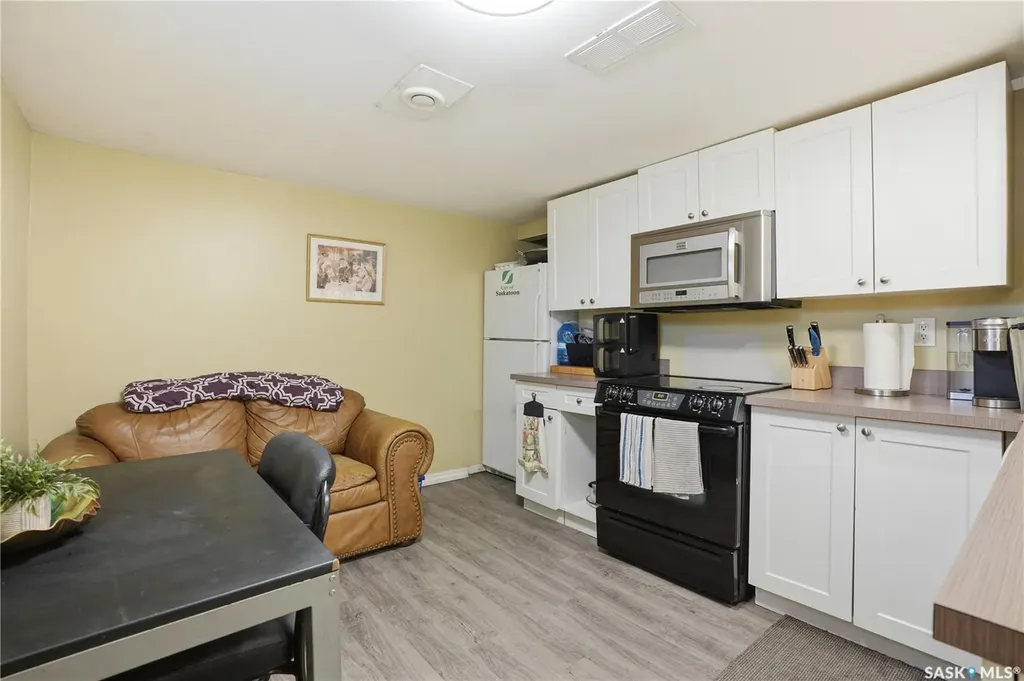 228 8th Street E Saskatoon SK S7H 0P3