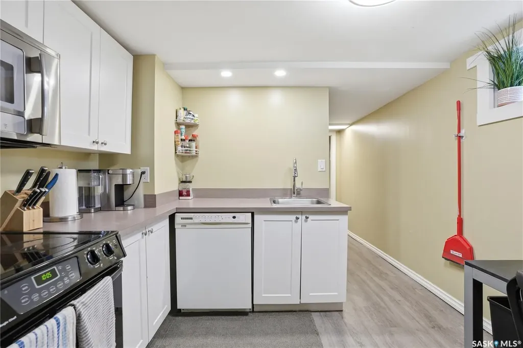 228 8th Street E Saskatoon SK S7H 0P3