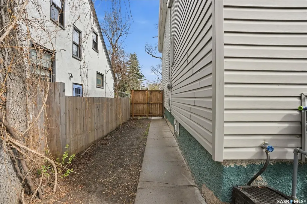 228 8th Street E Saskatoon SK S7H 0P3