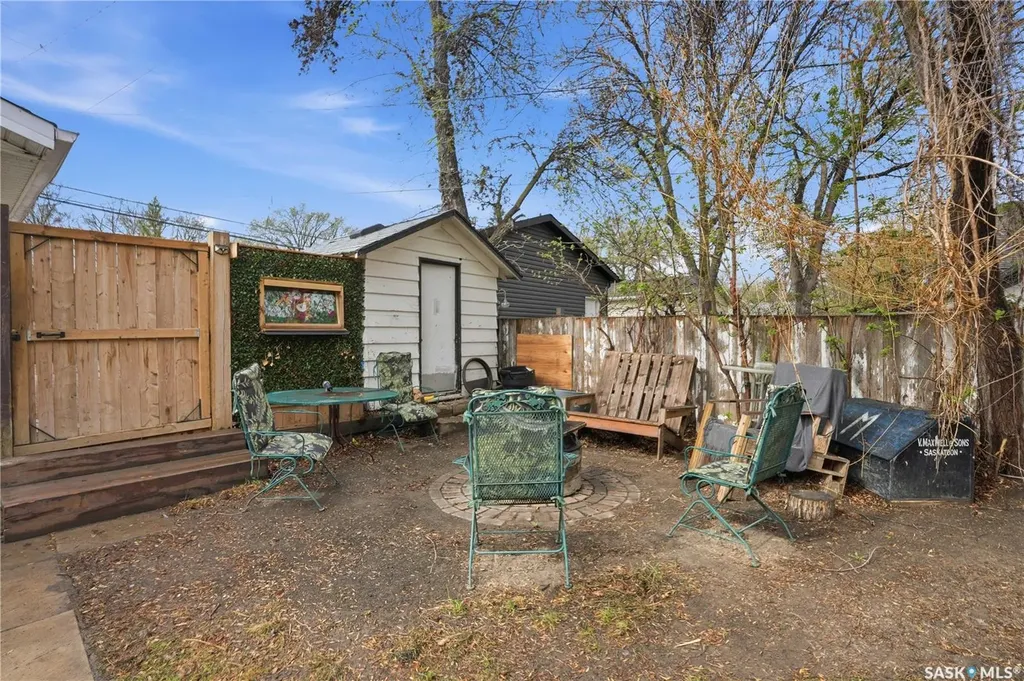 228 8th Street E Saskatoon SK S7H 0P3