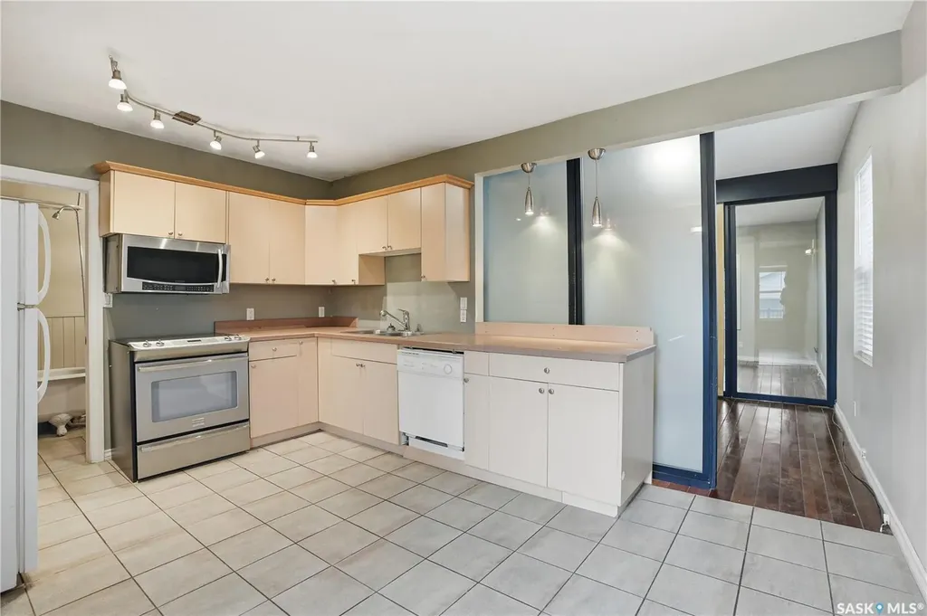 228 8th Street E Saskatoon SK S7H 0P3