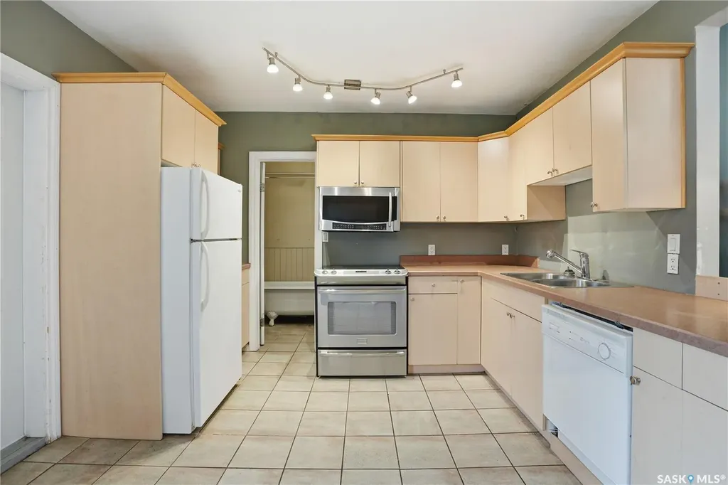 228 8th Street E Saskatoon SK S7H 0P3