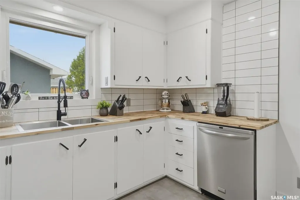 2417 Hanover Avenue Saskatoon SK S7J 1E7