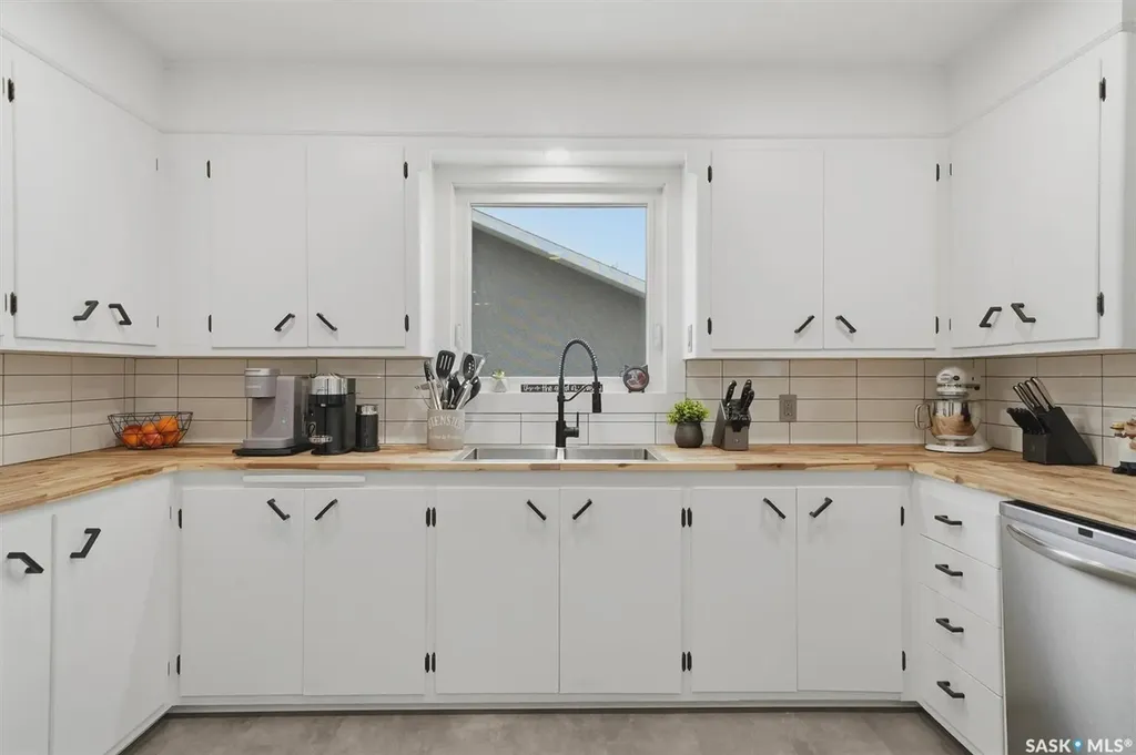 2417 Hanover Avenue Saskatoon SK S7J 1E7