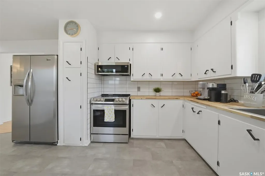 2417 Hanover Avenue Saskatoon SK S7J 1E7