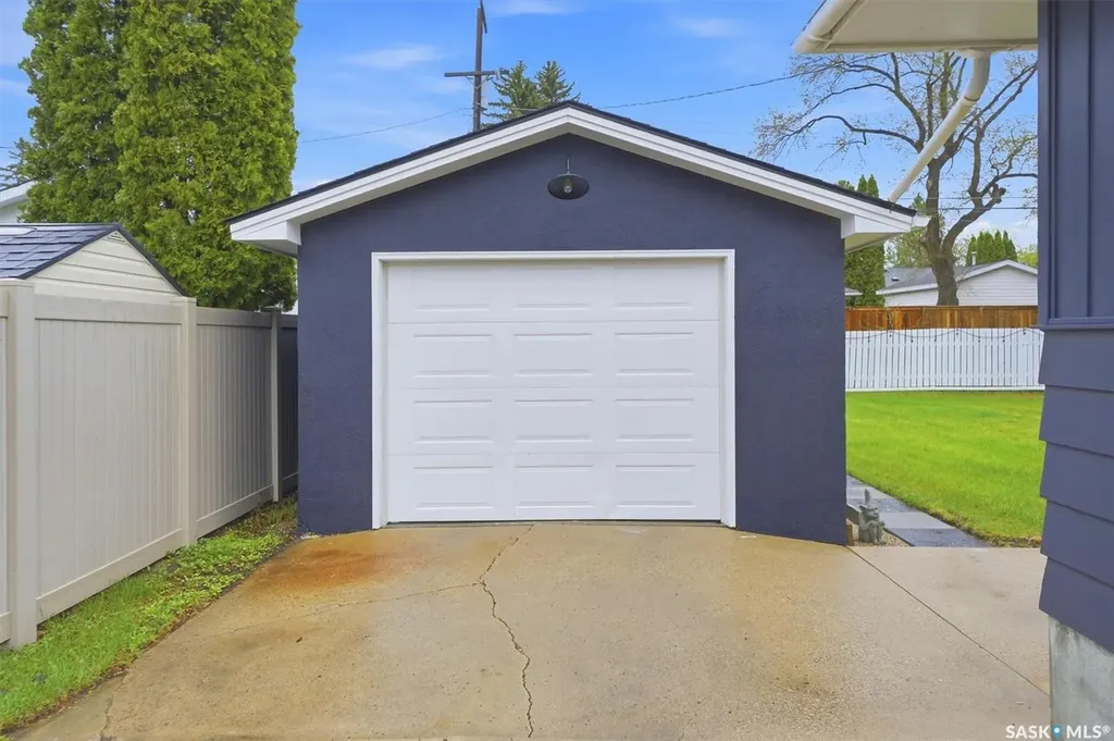 2417 Hanover Avenue Saskatoon SK S7J 1E7