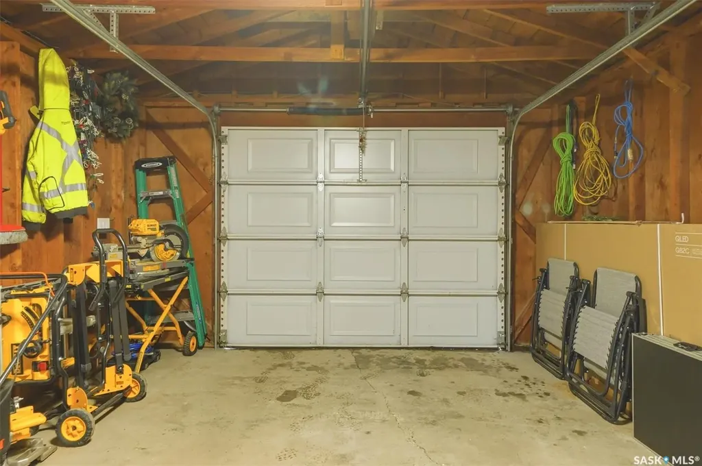 2417 Hanover Avenue Saskatoon SK S7J 1E7