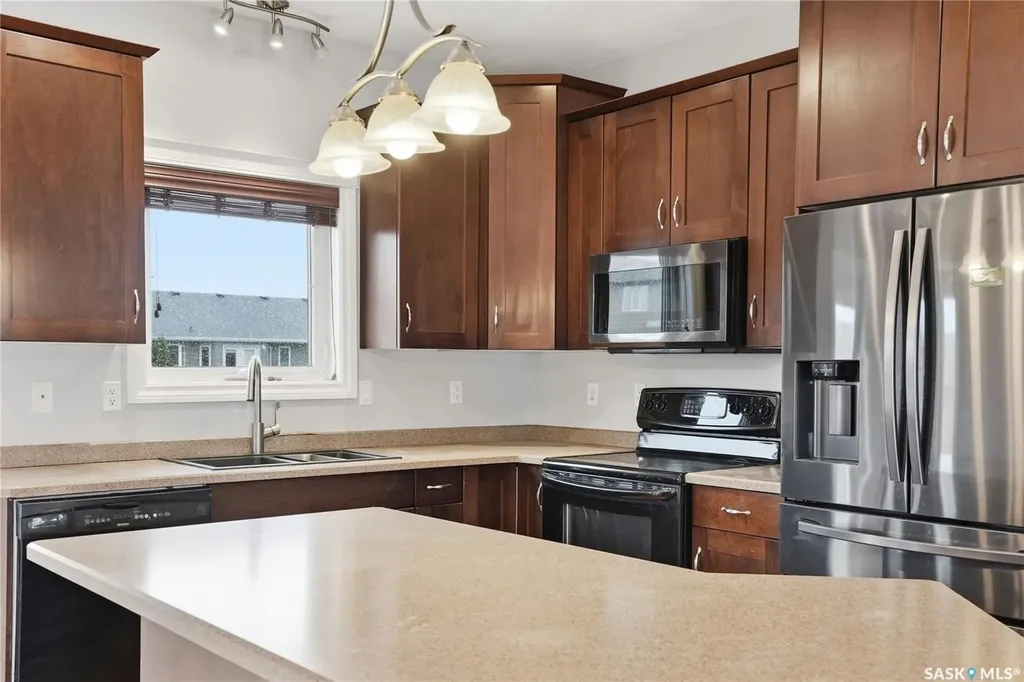 817 Columbia Way Martensville SK S0K 0A2