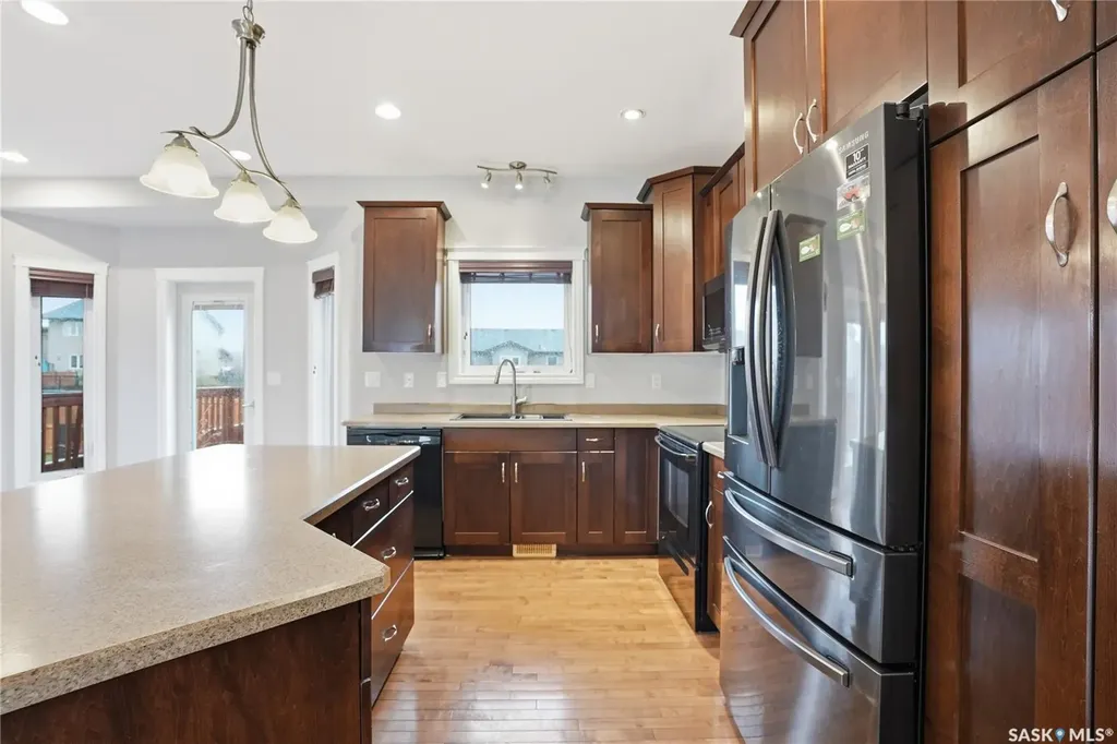 817 Columbia Way Martensville SK S0K 0A2