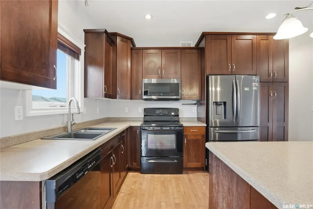 817 Columbia Way Martensville SK S0K 0A2