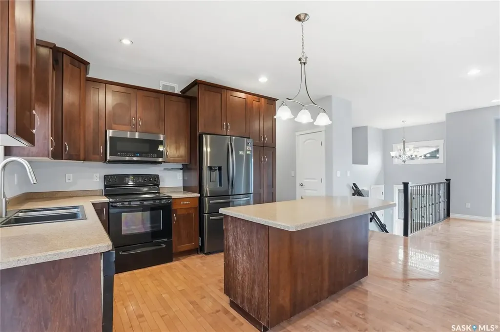817 Columbia Way Martensville SK S0K 0A2