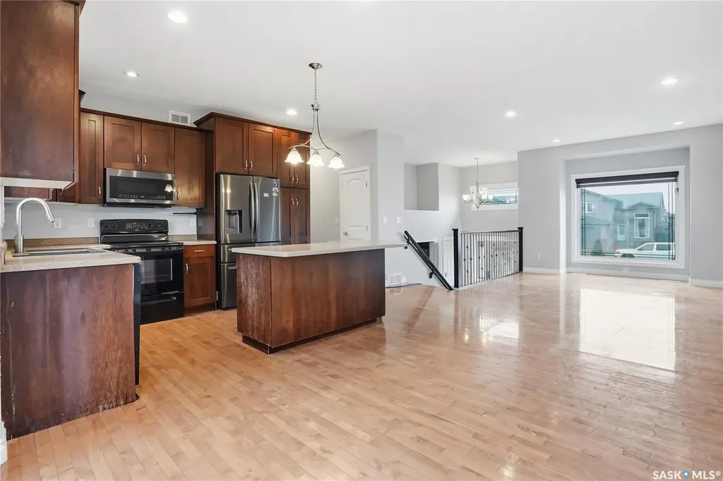 817 Columbia Way Martensville SK S0K 0A2