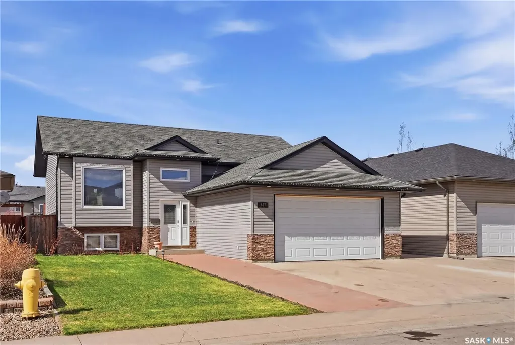 817 Columbia Way Martensville SK S0K 0A2