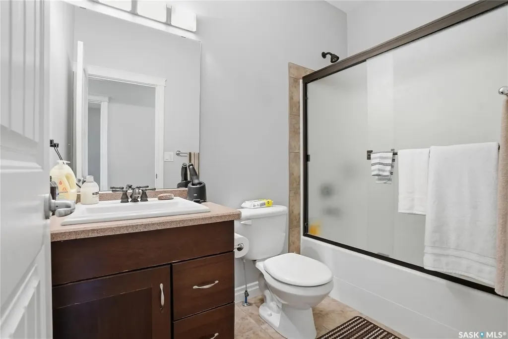 817 Columbia Way Martensville SK S0K 0A2