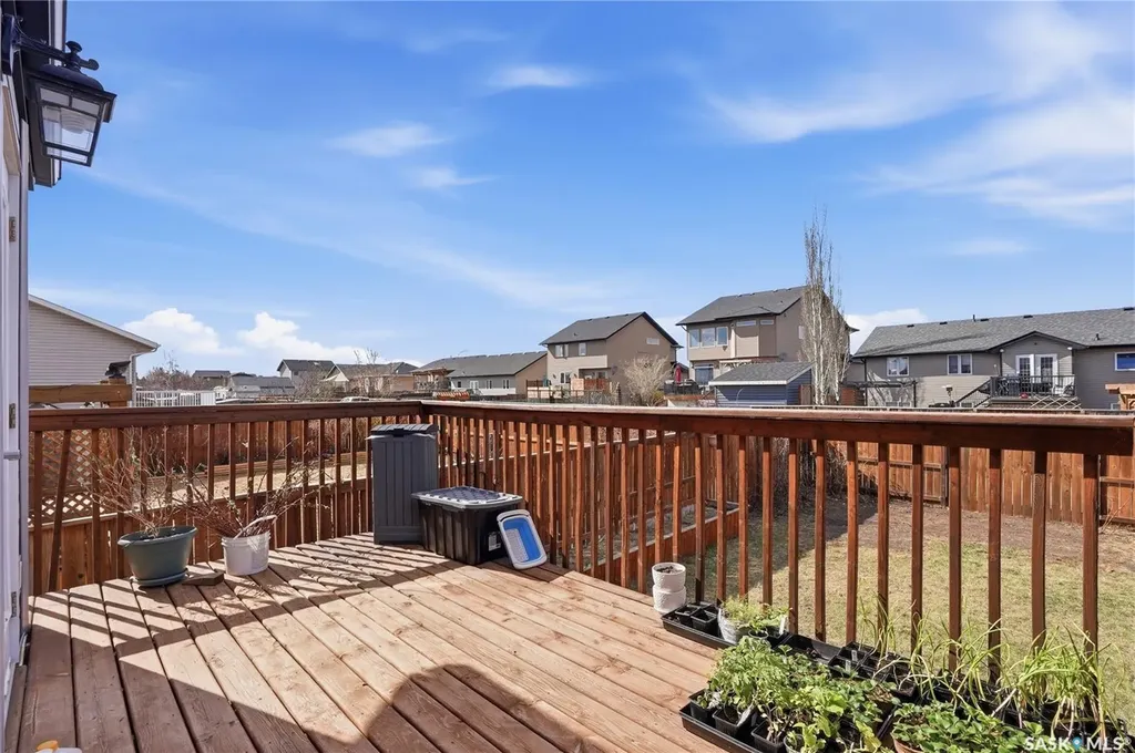 817 Columbia Way Martensville SK S0K 0A2