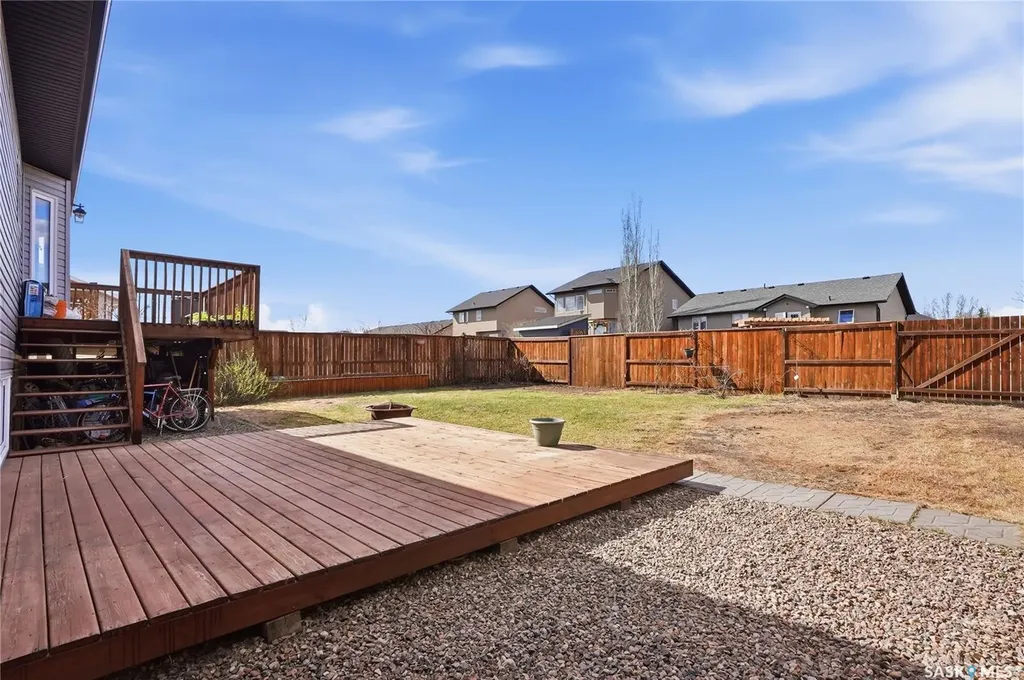 817 Columbia Way Martensville SK S0K 0A2