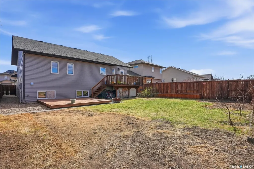 817 Columbia Way Martensville SK S0K 0A2